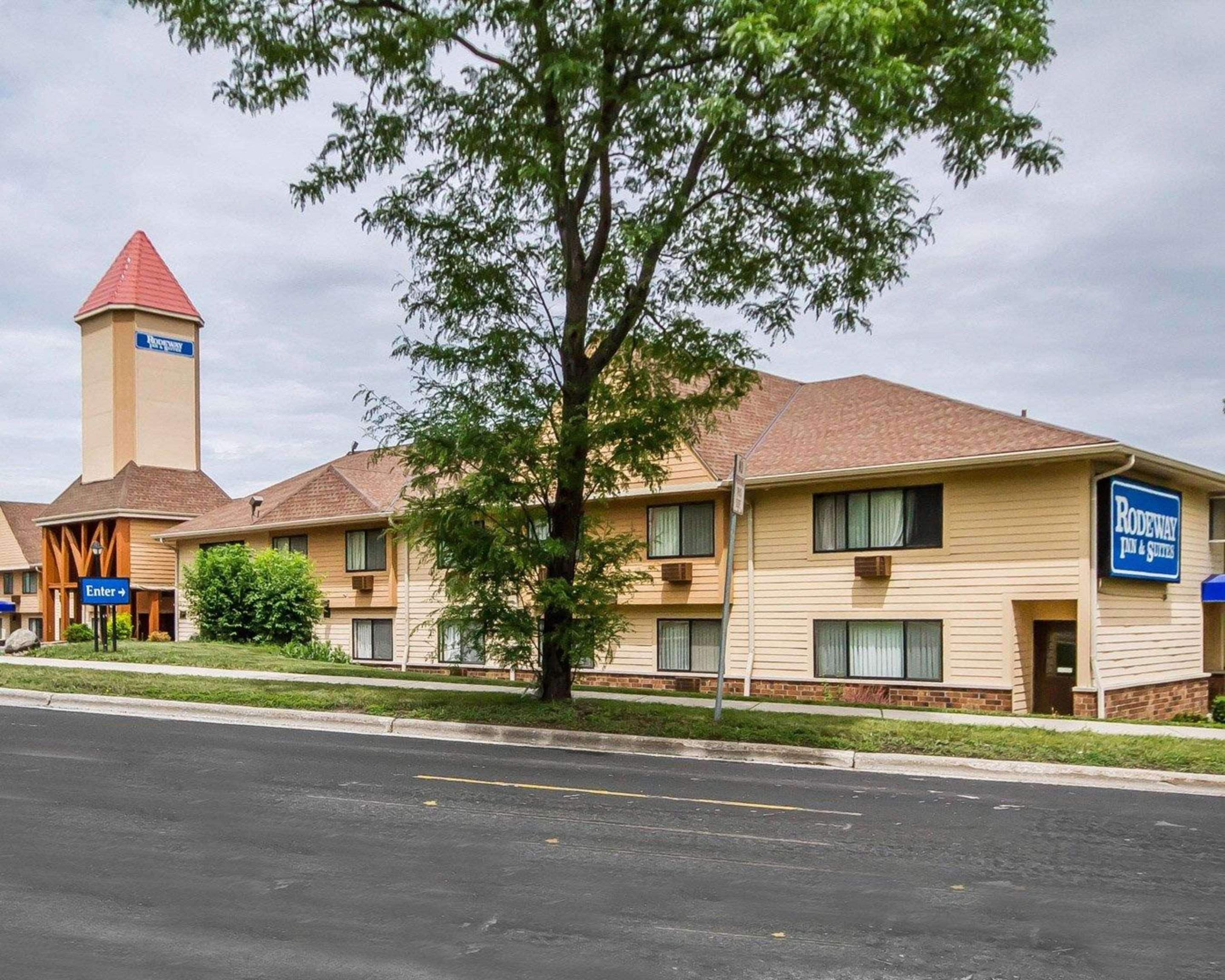 Rodeway Inn & Suites Madison East Exterior foto