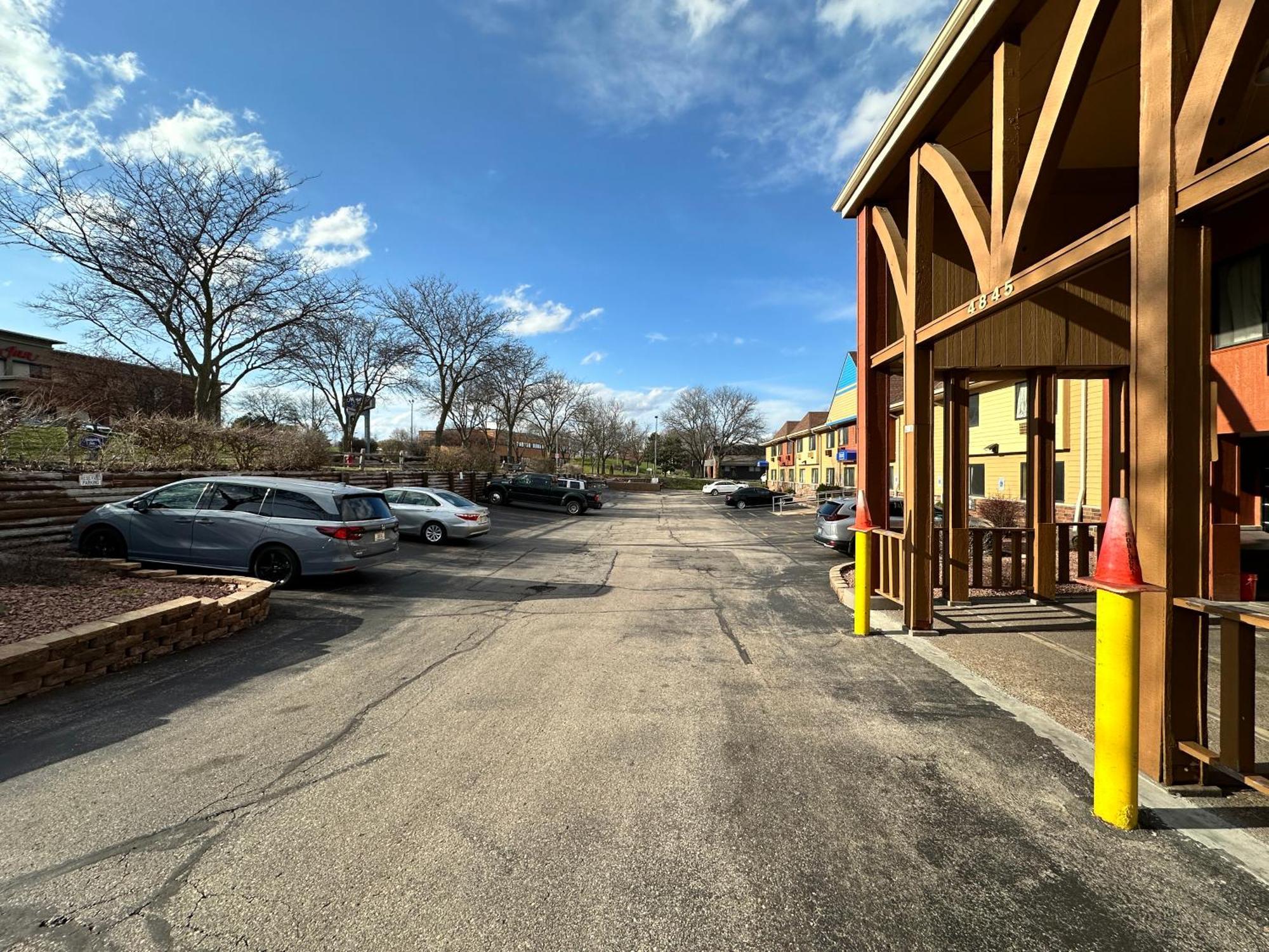 Rodeway Inn & Suites Madison East Exterior foto