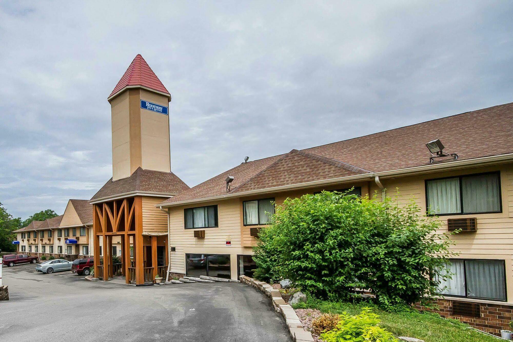 Rodeway Inn & Suites Madison East Exterior foto